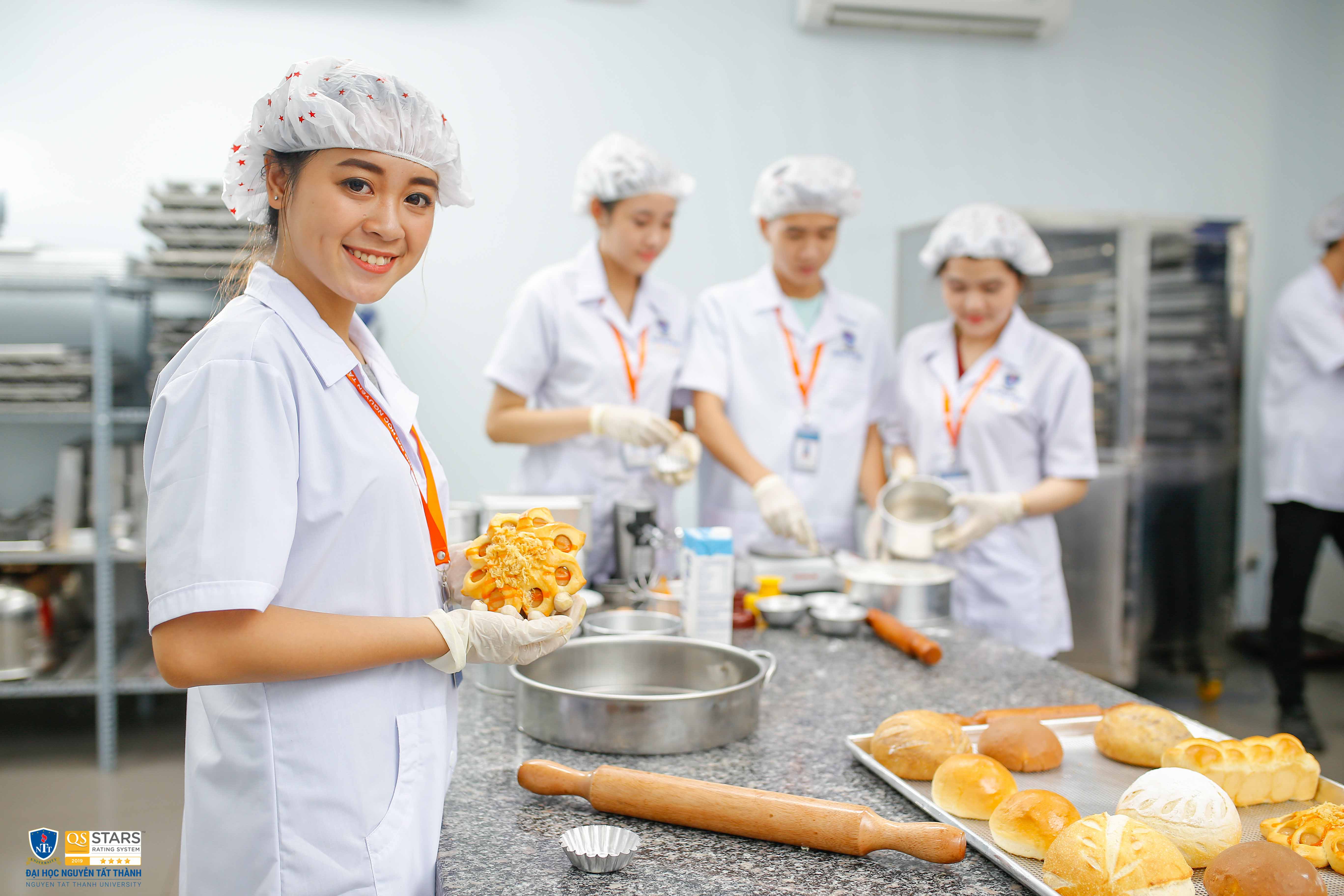 Thêm 4 chương trình đào tạo của Trường ĐH Nguyễn Tất Thành đạt 5 sao theo hệ thống xếp hạng đối sánh chất lượng giáo dục đại học Việt Nam và khu vực ( UPM)